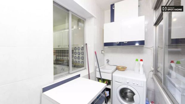 Room in a shared 6-bedroom apartment for rent in Alcalá de Henares, perfect for professionals and students - Photo 1