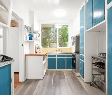 Sun-Filled 2-Bedroom, Ideal St Kilda Location Between Beach & Botan... - Photo 6