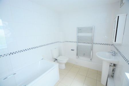4 bedroom terraced house to rent - Photo 5