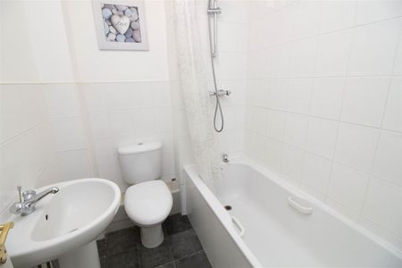 2 Bedroom House - Terraced - Photo 5