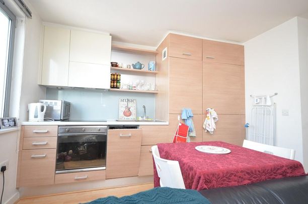 Studio to rent - Photo 1