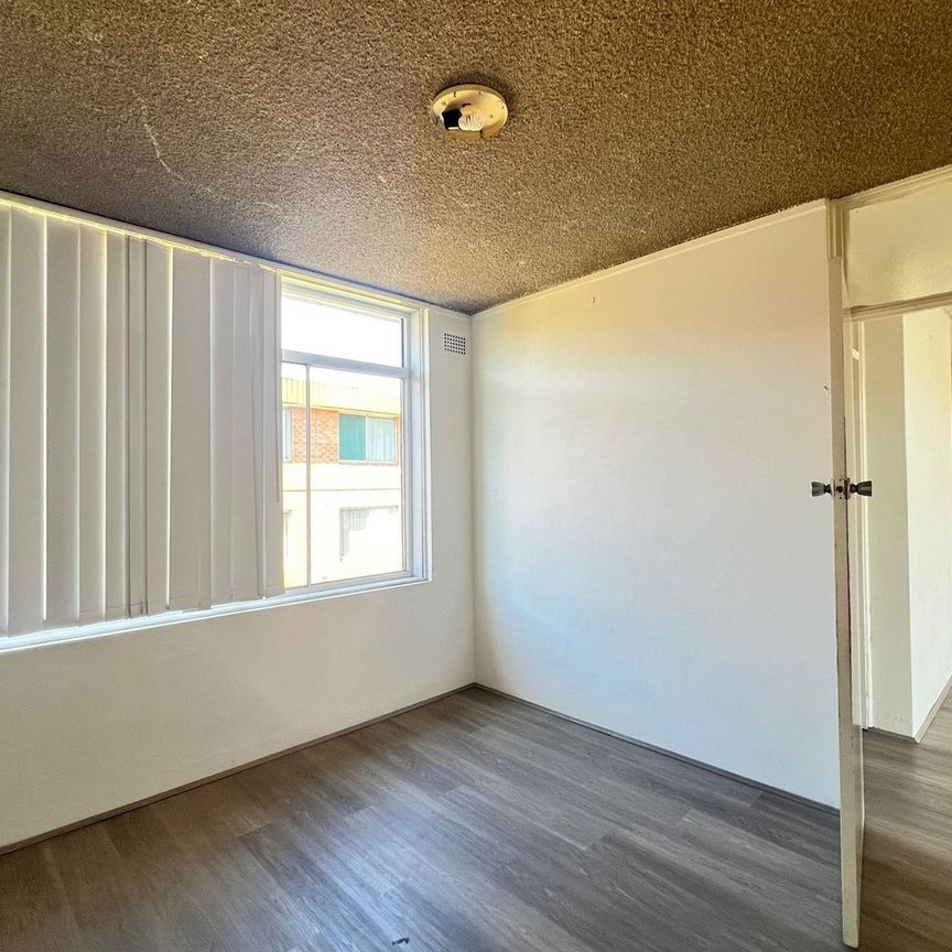 PRIME LOCATION! - Photo 1