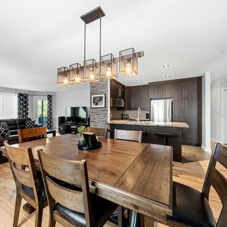 UN PETIT BIJOU! Situé dans le prestigieux- 4-1-2-Condo à louer - Photo 3