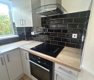 1 Bed Semi-Detached House, Sharpley Drive, LE4 - Photo 3