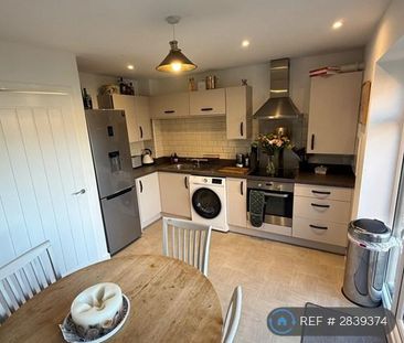 2 bedroom semi-detached house to rent - Photo 5