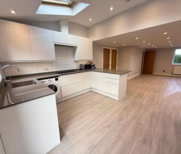 4 bedroom end of terrace house to rent - Photo 3