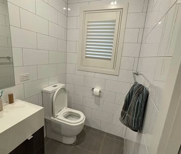 Altona North - Photo 3