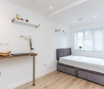 Bedsit, Old Oak Common Lane, W3 - Photo 1
