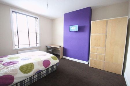 4 bedroom terraced house to rent - Photo 5