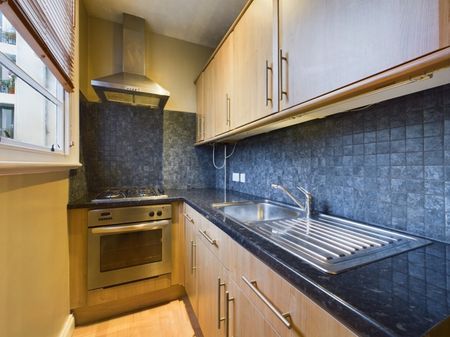 Malvern Hill House, East Approach Drive, Cheltenham, GL52 - Photo 3