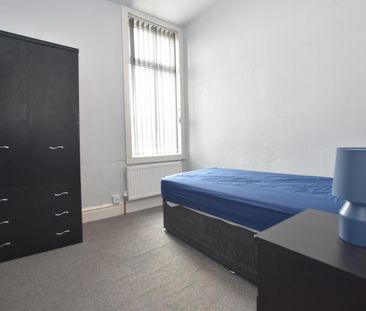 1 bedroom Flat To Let - Photo 1