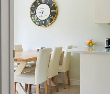 Noble Park, Epsom - Photo 3