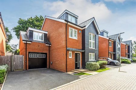 4 bedroom detached house to rent - Photo 5