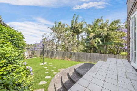 Spacious Character Home with Sweeping Harbour and City Views - Photo 5