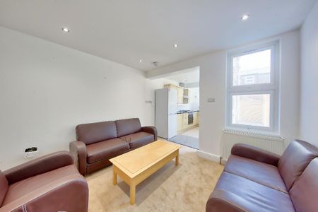 4 bedroom terraced house to rent - Photo 2