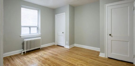 119 Eglinton Avenue West - Photo 2