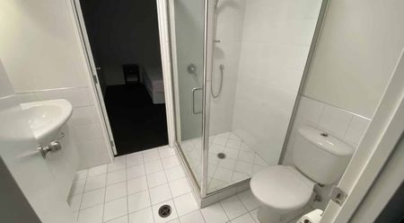 Fully Furnished City Apartment - Parking Space Included - Photo 4