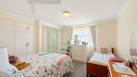 Available Now - 2 Bedroom Unit in Prime Location - Photo 3