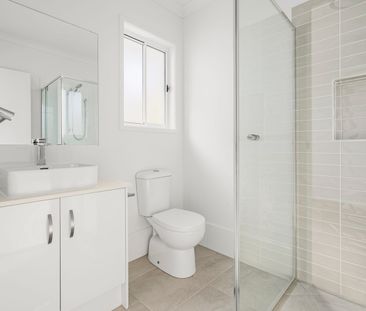 Modern and Cozy Home in Prime Location - A/C & Spacious Backyard! $... - Photo 5