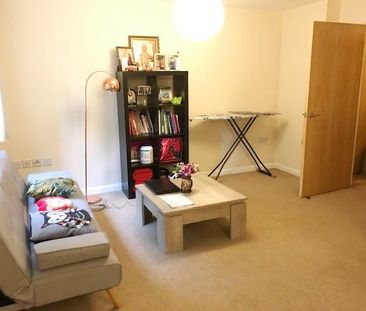 2 bedroom flat to rent - Photo 2