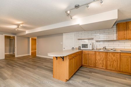 Detached Home For Lease | S8079688 - Photo 4