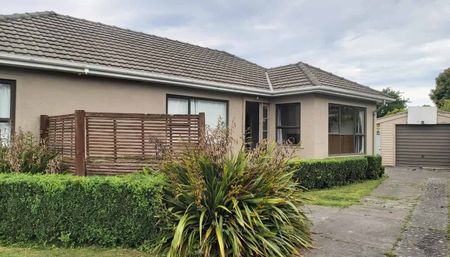 Comfort and Convenience in the Heart of Burnside - Photo 3