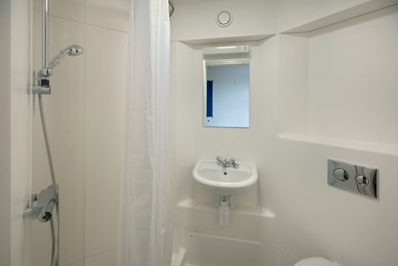 Bedsit, Anne Bryans House, NW3 - Photo 3