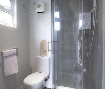 6 bedroom detached house to rent - Photo 3