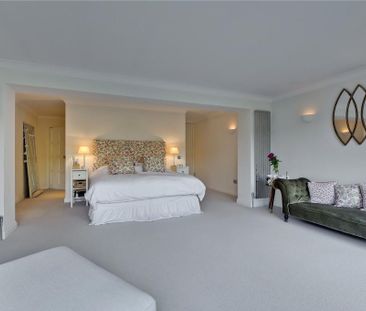 4 bedroom semi-detached house to rent - Photo 4