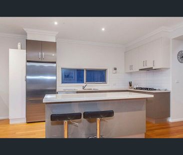 LOVELY THREE BEDROOM HOME IN GREAT LOCATION - Photo 5