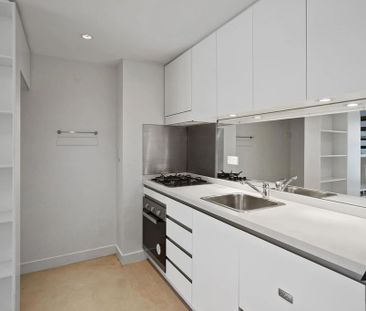 Loft Style Modern Apartment - Photo 4