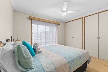 Beautifully Presented Home in Prime Location - Photo 5