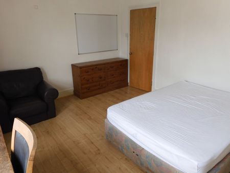 6 Bed Terraced House, Brading Road, BN2 - Photo 4