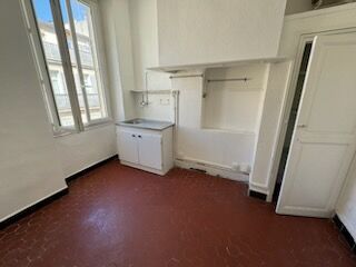 Appartement 1 pièces 35m2 MARSEILLE 1ER 435 euros - Photo 2