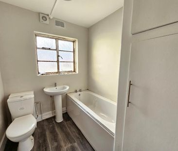 2 bedroom property to rent - Photo 3