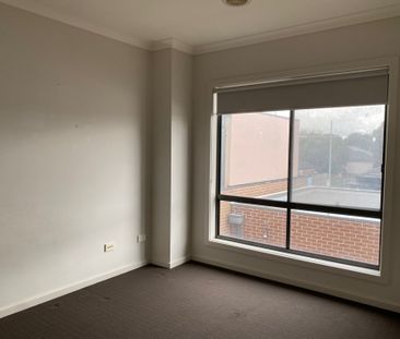 Affordable Townhouse Living in Epping! - Photo 1