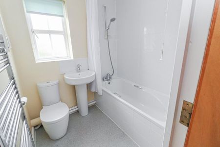 3 bedroom semi-detached house to rent - Photo 5