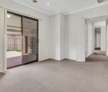 Stunning Home in the popular Reflections Estate! - Photo 2