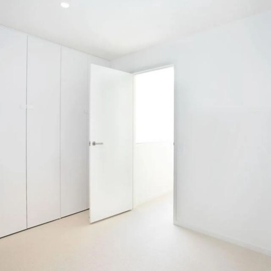 Two beds, two bathrooms, two car spaces… and too good to miss! FIRST INSPECTION WILL BE ON THE 8TH OF NOVEMBER - Photo 1