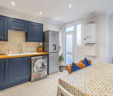 2 bedroom maisonette to rent - Photo 2