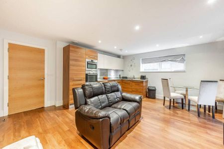 3 bedroom flat to rent - Photo 2