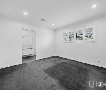 Stylish & Spacious Four Bedroom Family Home - Photo 2