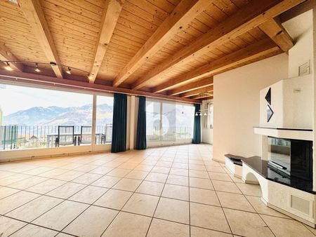 LIGHT-FLOODED WITH BEAUTIFUL VIEWS - Foto 2