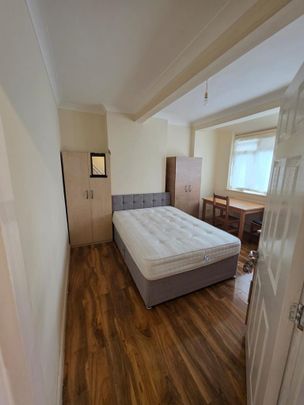 1 bedroom in a house share to rent - Photo 1