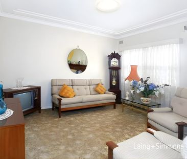 Well-maintained three-bedroom family home - Photo 4