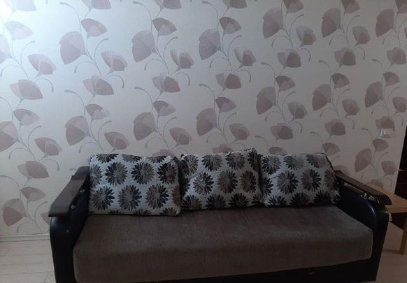 Închiriez apartament 2 camere mobilat și utilat complet - Photo 1