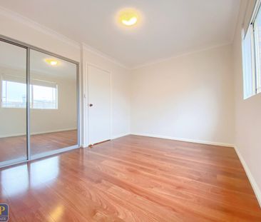 Newly renovated ultra-convenient yet quiet, oversized Townhouse - Photo 2