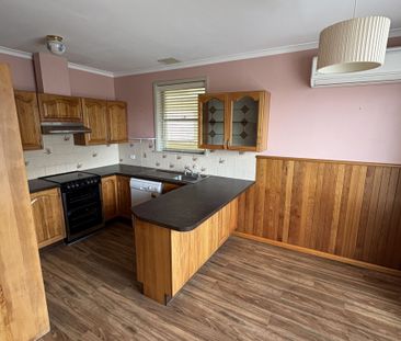 Solid 3‑Bedroom Brick Home with a large shed - Photo 6