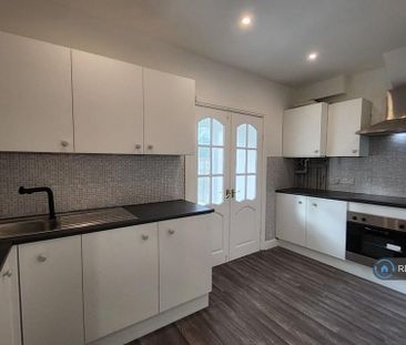 2 bedroom semi-detached house to rent - Photo 4