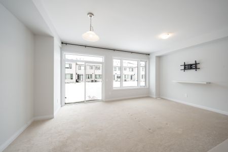 For Lease - 124 Corley Street, Kawartha Lakes, Ontario - Photo 4